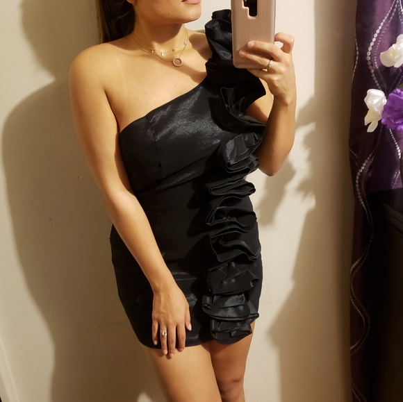Forever 21 ; black sheen ruffle one shoulder dress - Picture 4 of 4